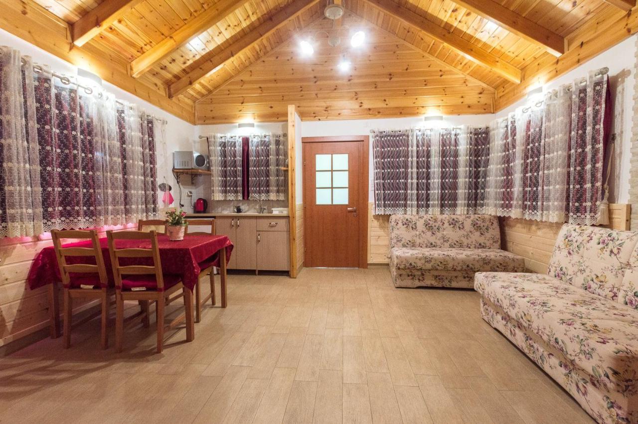 The Wooden Rose Cabins Bezet Bagian luar foto
